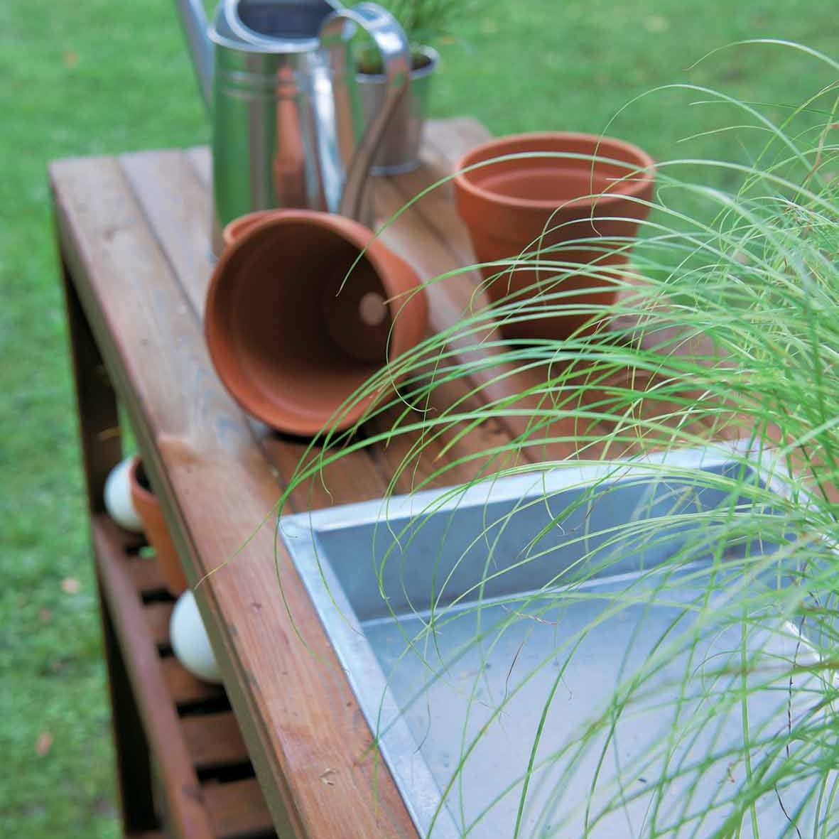 Table de préparation teintée brun - Potagers serres et accessoires du jardin